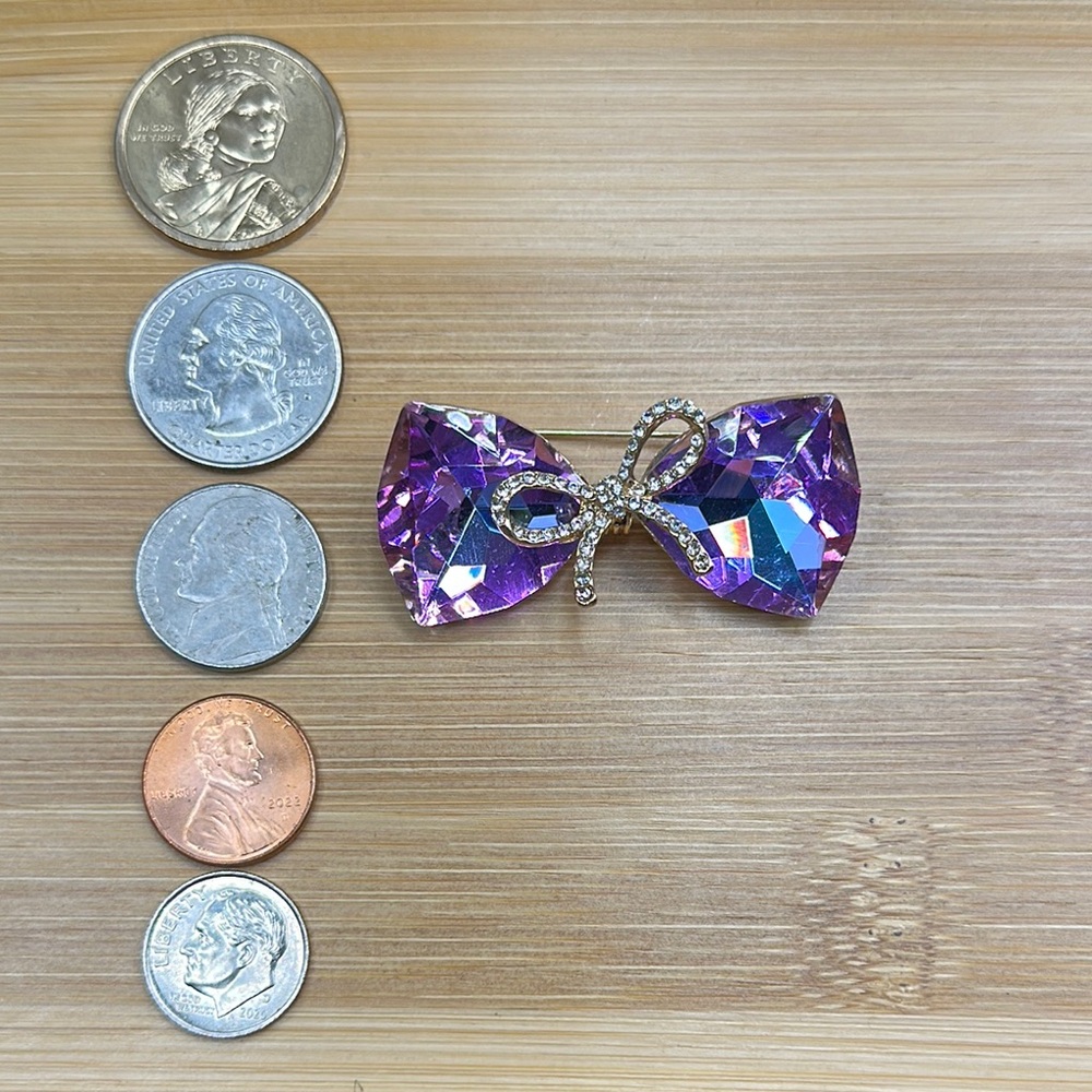 Sparkling Purple Bow Brooch - Picture 1 of 3